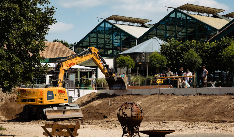 Uitbreiding terras Plaza Landal Lommerbergen