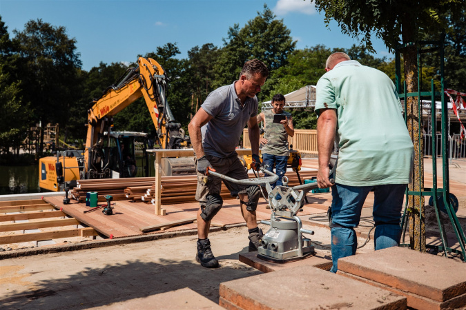 Uitbreiding terras Plaza Landal Lommerbergen