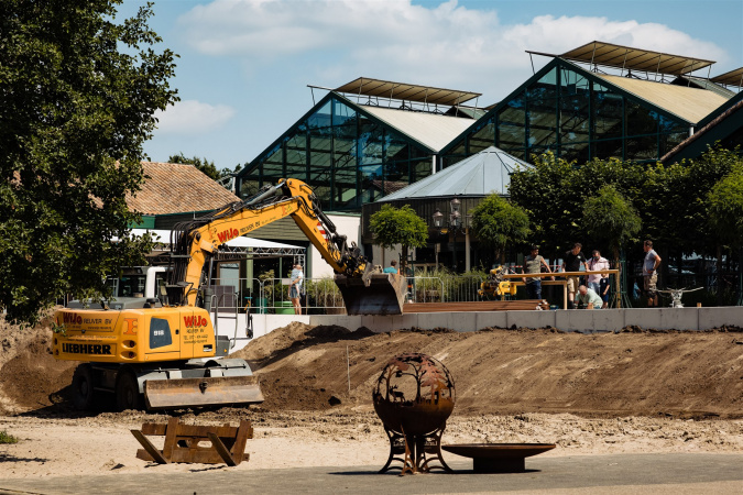 Uitbreiding terras Plaza Landal Lommerbergen